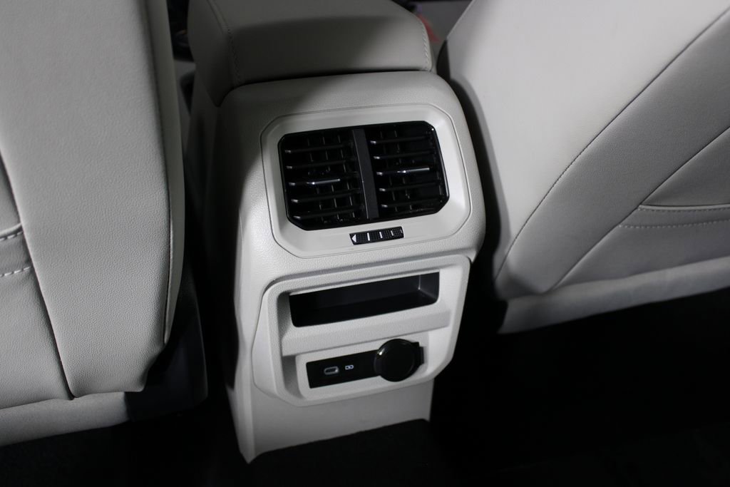 Used 2022 Volkswagen Tiguan SE w/ Panoramic Sunroof Package image 23