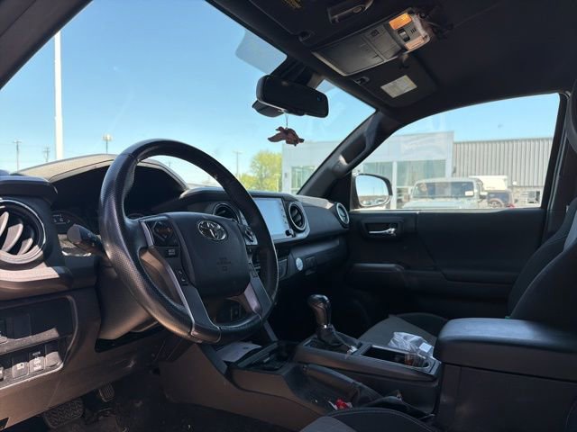 Used 2022 Toyota Tacoma TRD Sport AWD/4WD image 15