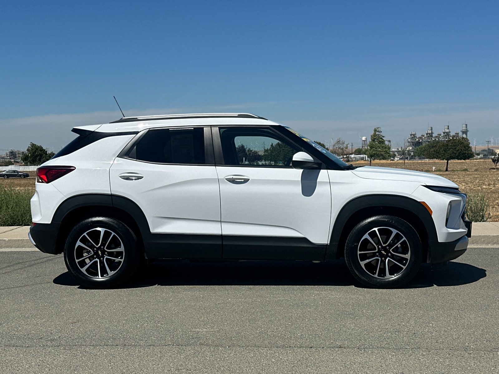 Used 2024 Chevrolet TrailBlazer LT w/ LT Cold Weather Package image 3