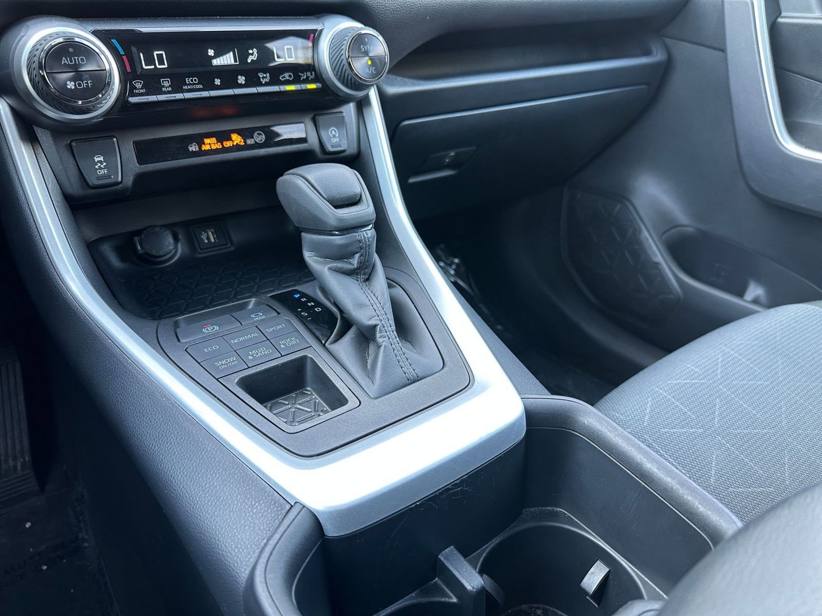 Used 2025 Toyota RAV4 XLE image 42