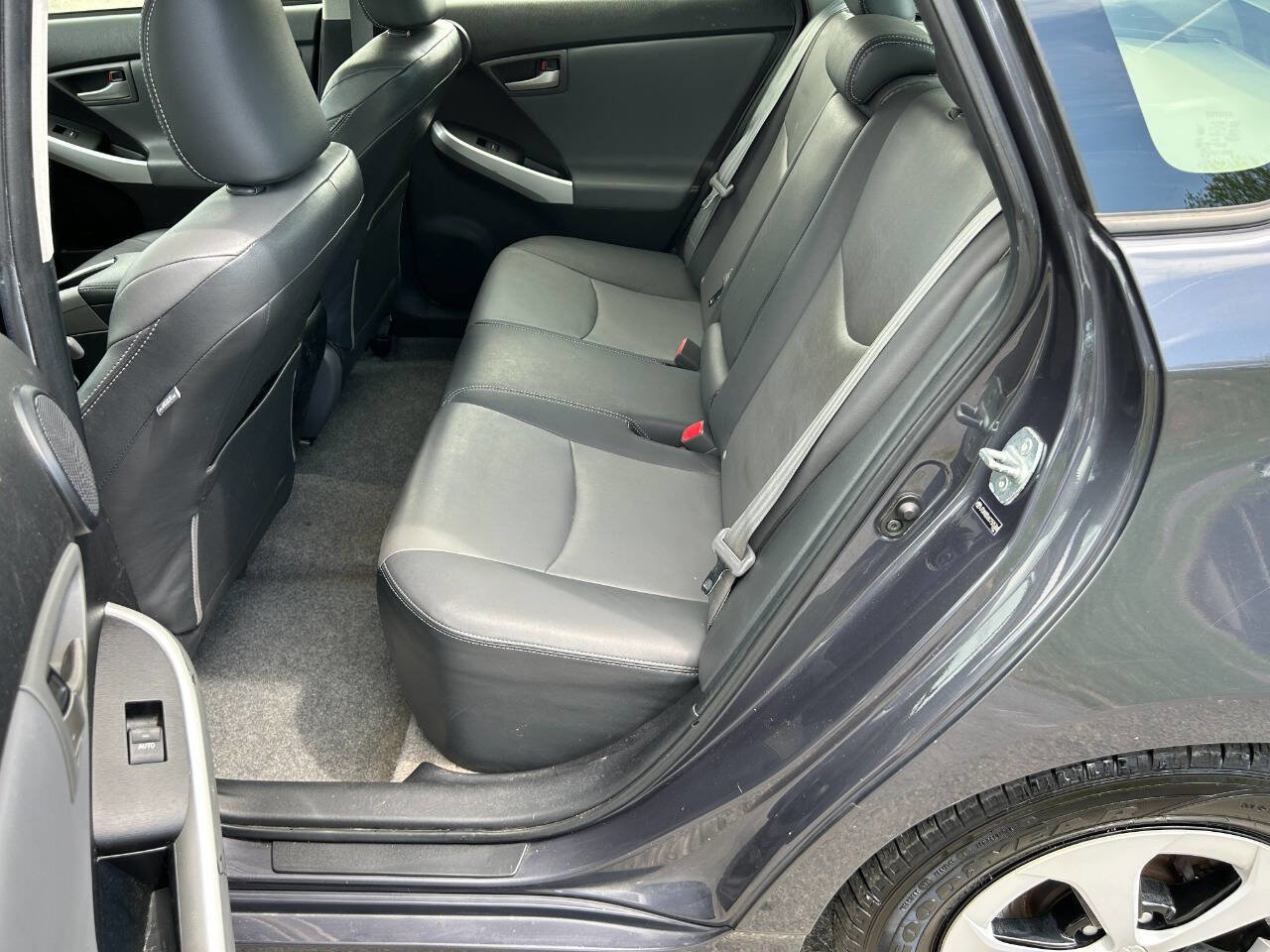 Used 2012 Toyota Prius Four w/ Deluxe Solar Roof Pkg FWD image 13
