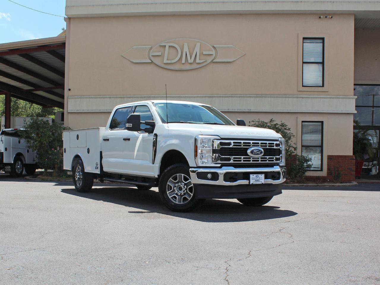 Used 2025 Ford F350 XLT AWD/4WD image 3