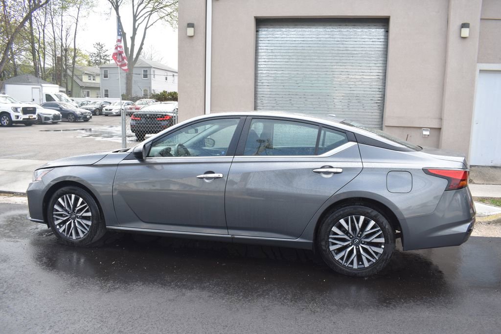 Used 2025 Nissan Altima 2.5 SV image 8