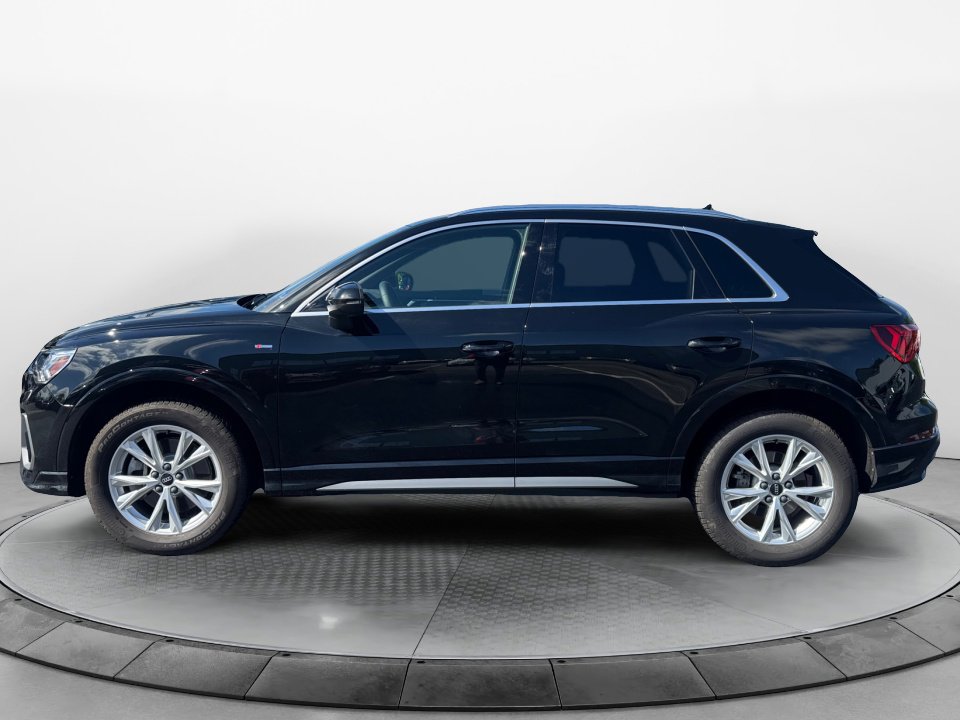 Certified 2025 Audi Q3 2.0T Premium w/ Convenience Package AWD/4WD image 4