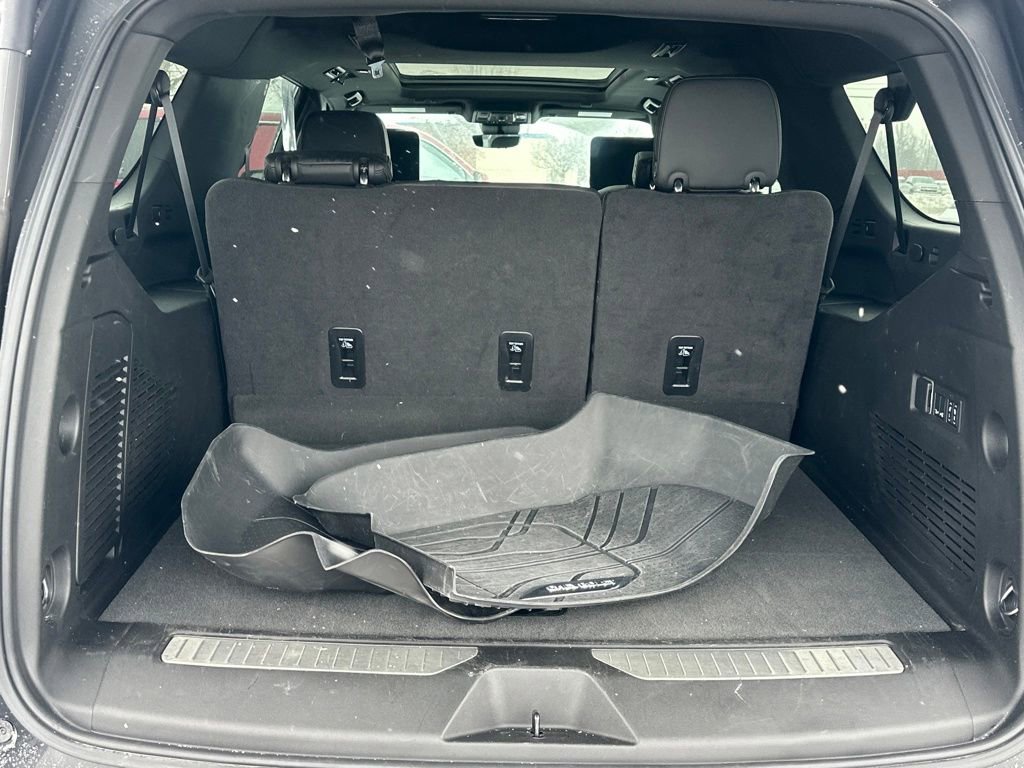 Used 2024 Chevrolet Suburban High Country w/ Advanced Technology Package image 10