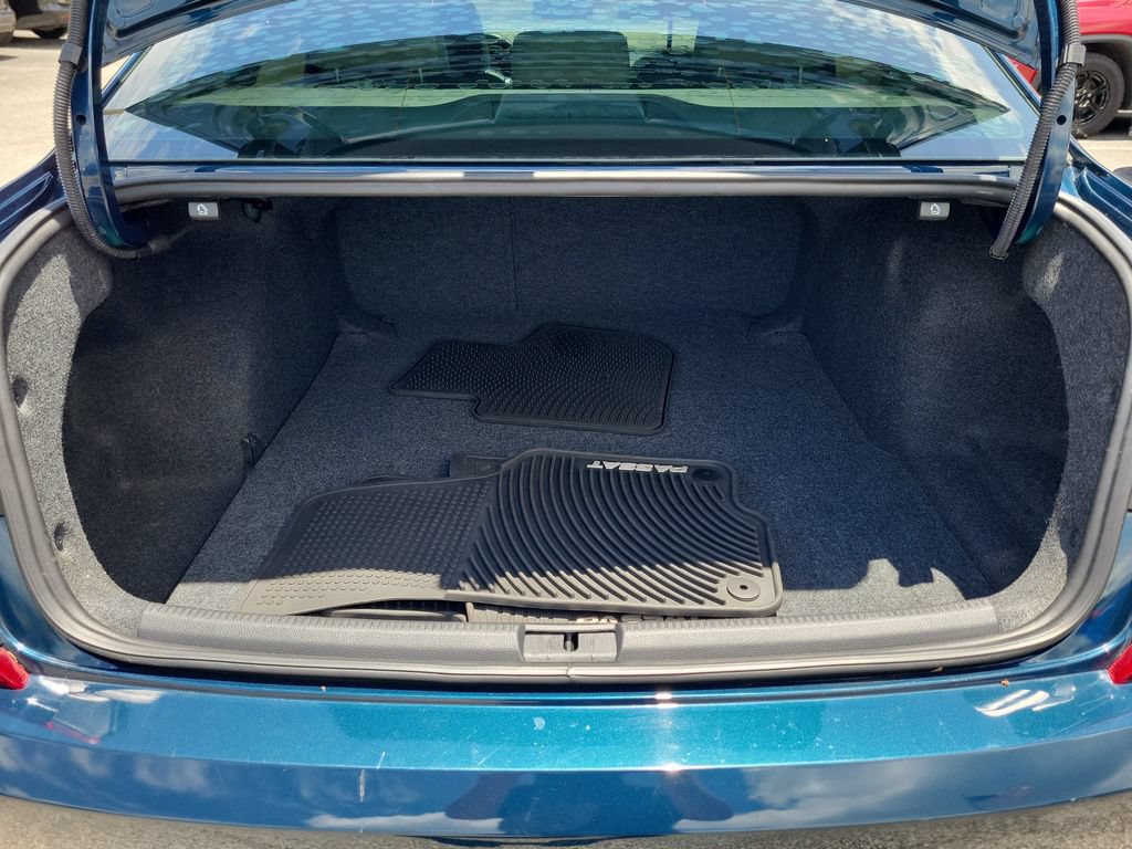 Used 2019 Volkswagen Passat 2.0T Wolfsburg w/ Wheels & Sunroof Package FWD image 10