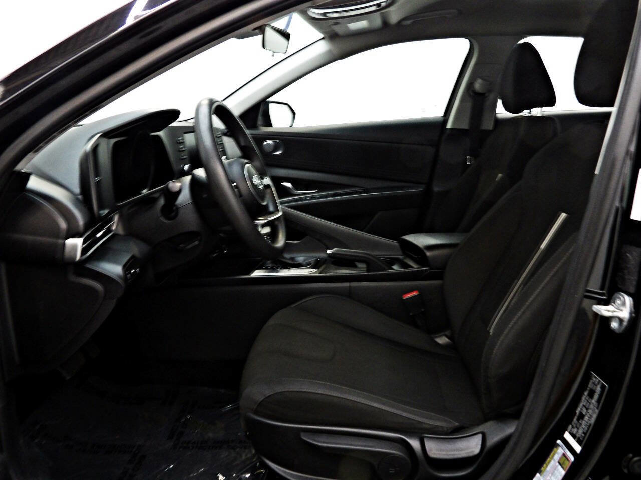 Used 2023 Hyundai Elantra SEL image 8