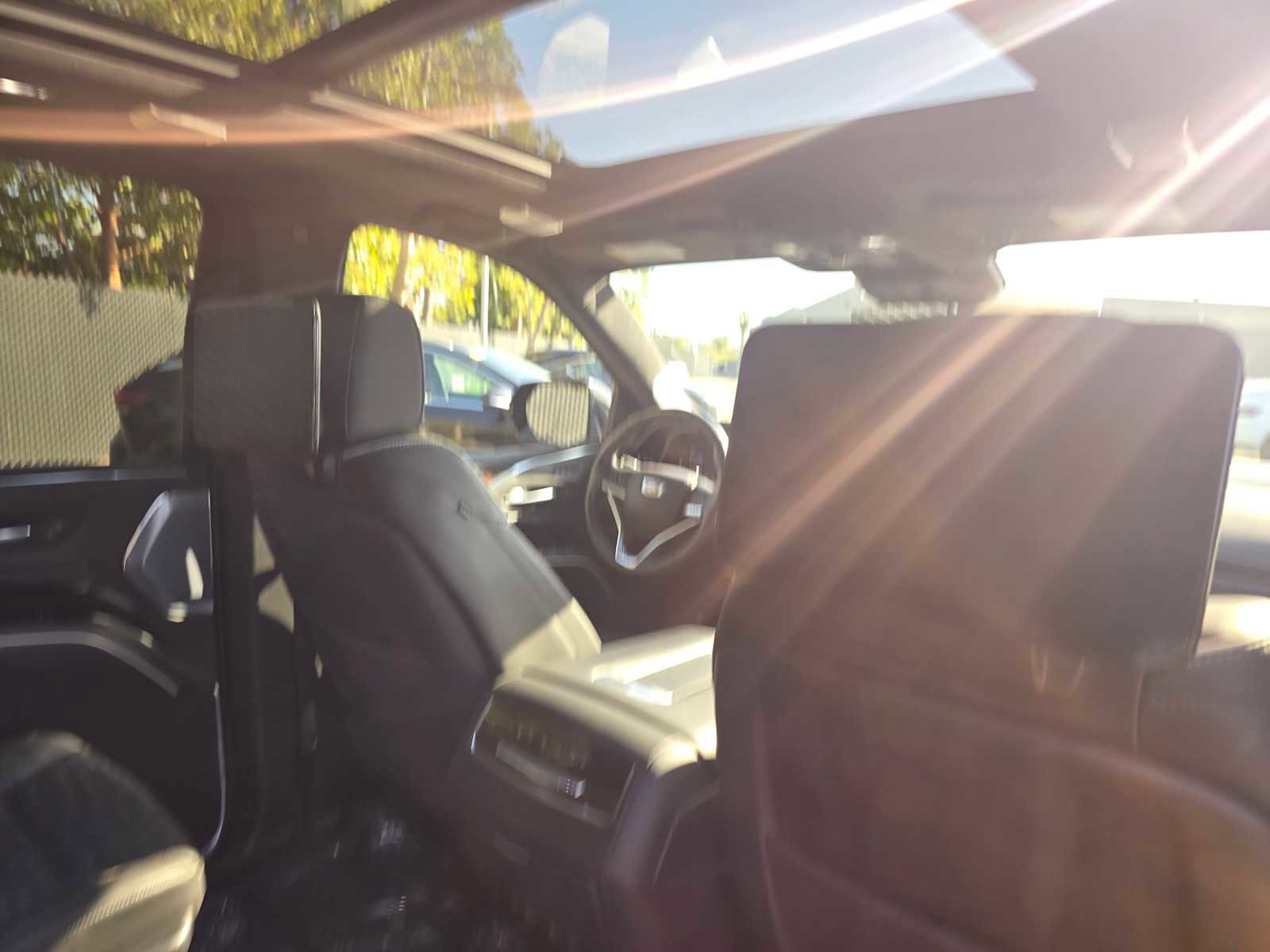 Used 2024 Cadillac Escalade ESV Premium Luxury Platinum image 15