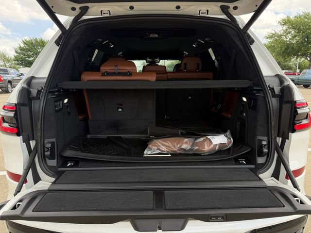 Used 2024 BMW X7 M60i w/ Executive Package image 33
