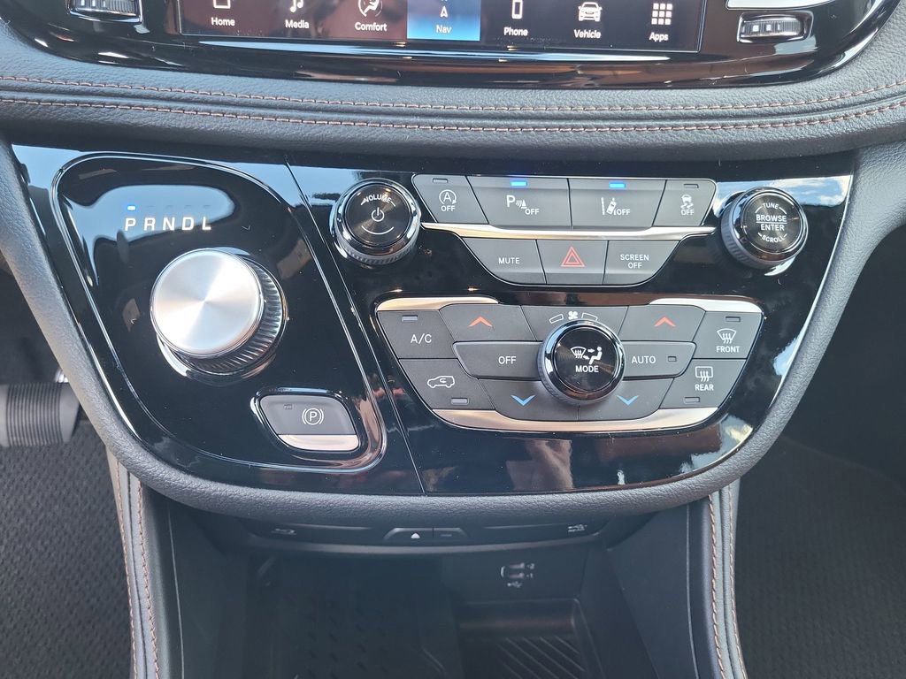 New 2026 Chrysler Pacifica Pinnacle w/ Trailer Tow Group image 24