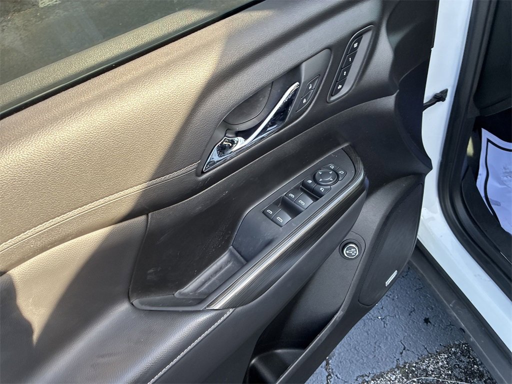 Used 2023 GMC Acadia SLT w/ Elevation Edition image 13