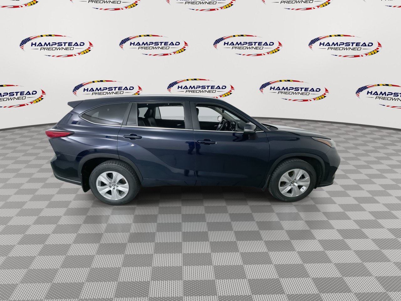Used 2023 Toyota Highlander XLE AWD/4WD image 9