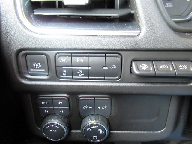 Used 2021 Chevrolet Suburban High Country image 35