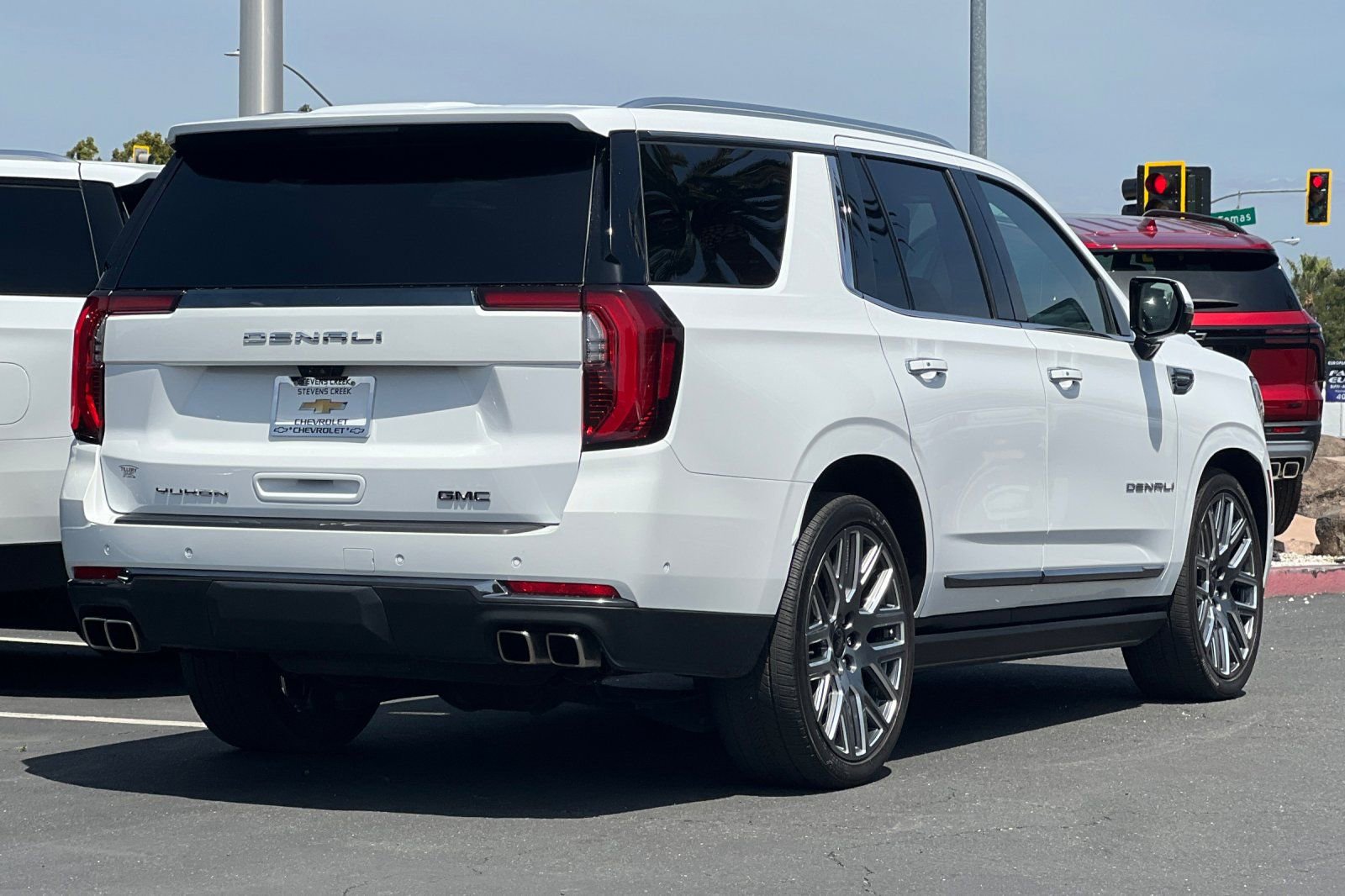 Used 2025 GMC Yukon Denali Ultimate AWD/4WD image 5