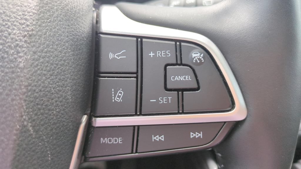 Used 2024 Toyota Highlander Limited FWD image 26