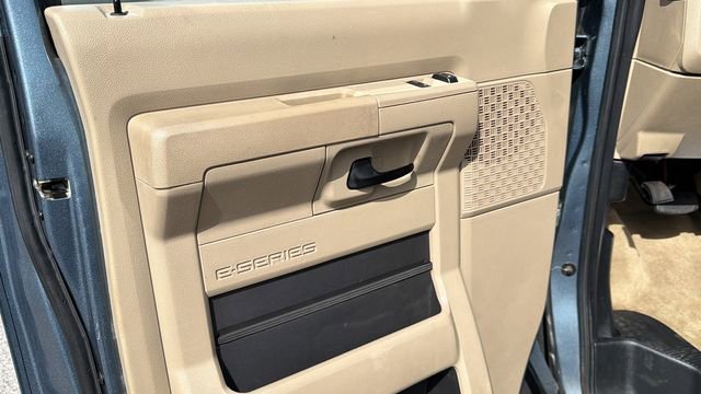 Used 2013 Ford E-150 and Econoline 150 XLT w/ XLT Premium Pkg image 19
