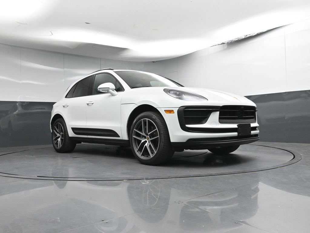 Used 2023 Porsche Macan AWD/4WD image 30