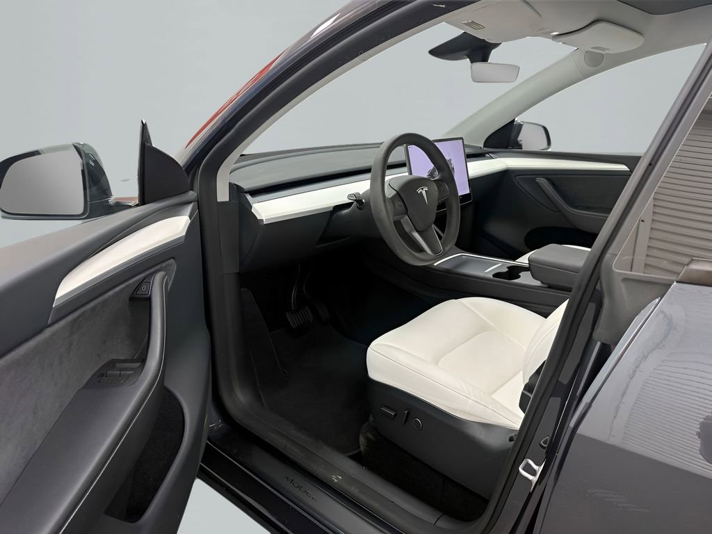 Used 2024 Tesla Model Y Long Range AWD/4WD image 16