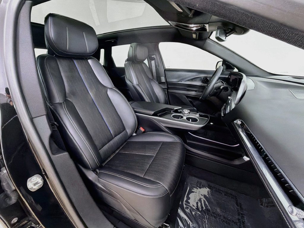 Used 2024 Cadillac Lyriq Luxury AWD/4WD image 27