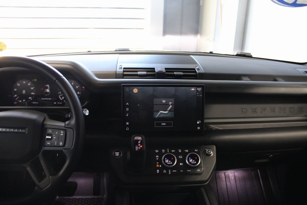Used 2025 Land Rover Defender 110 X-Dynamic SE image 24