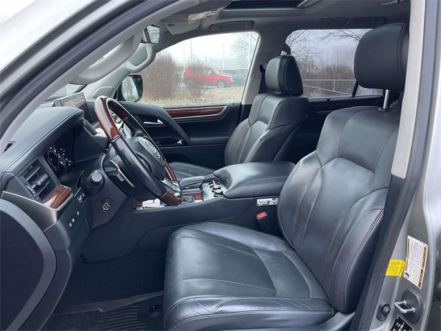 Used 2019 Lexus LX 570 4WD w/ Luxury Package image 17