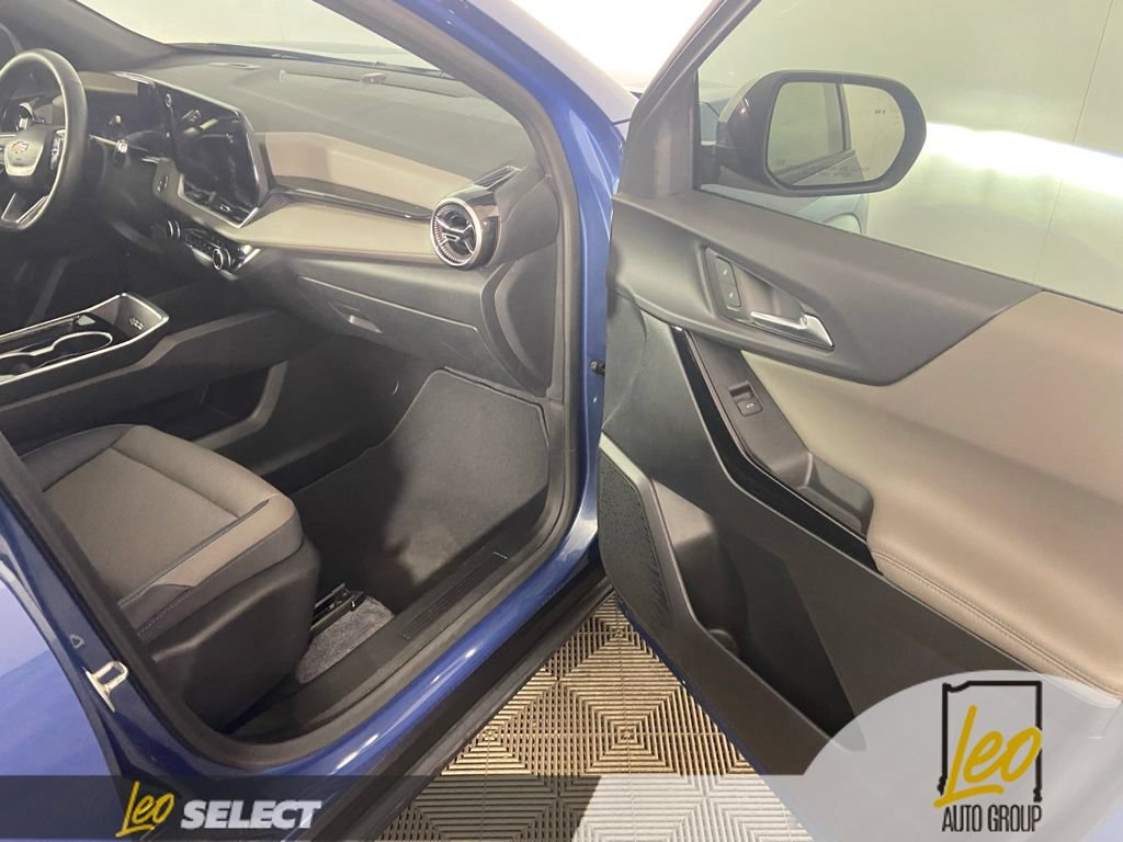 Used 2025 Chevrolet Equinox LT w/ Convenience Package II AWD/4WD image 18