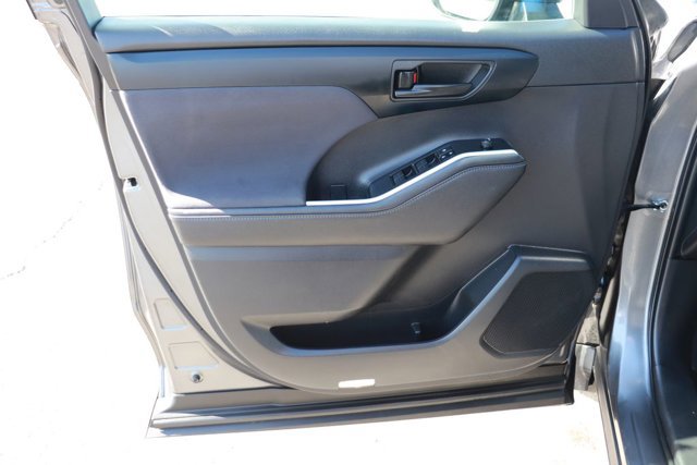 Used 2024 Toyota Highlander LE image 10