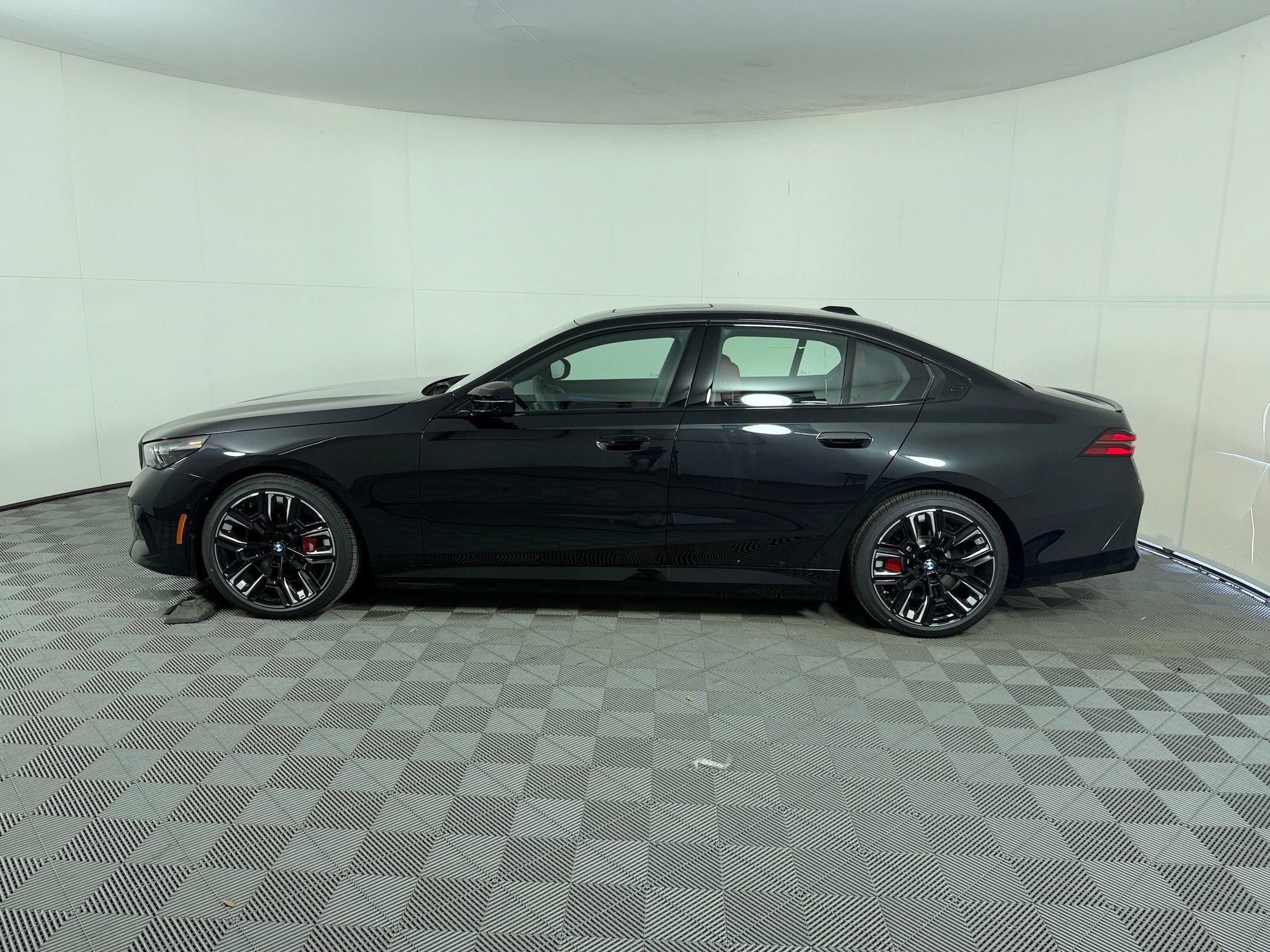 Used 2026 BMW i5 M60 AWD/4WD image 2