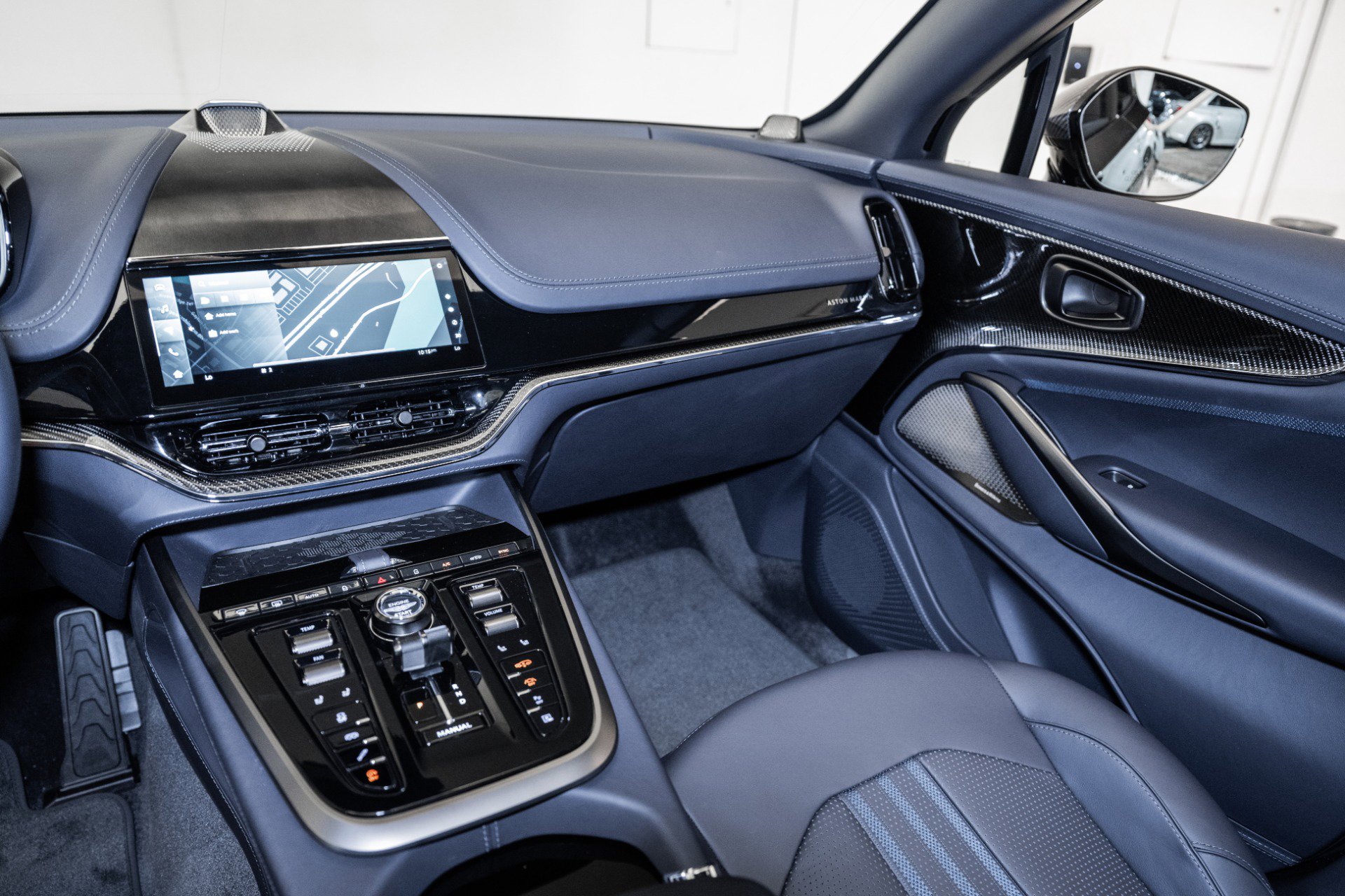 Used 2025 Aston Martin DBX 707 image 24