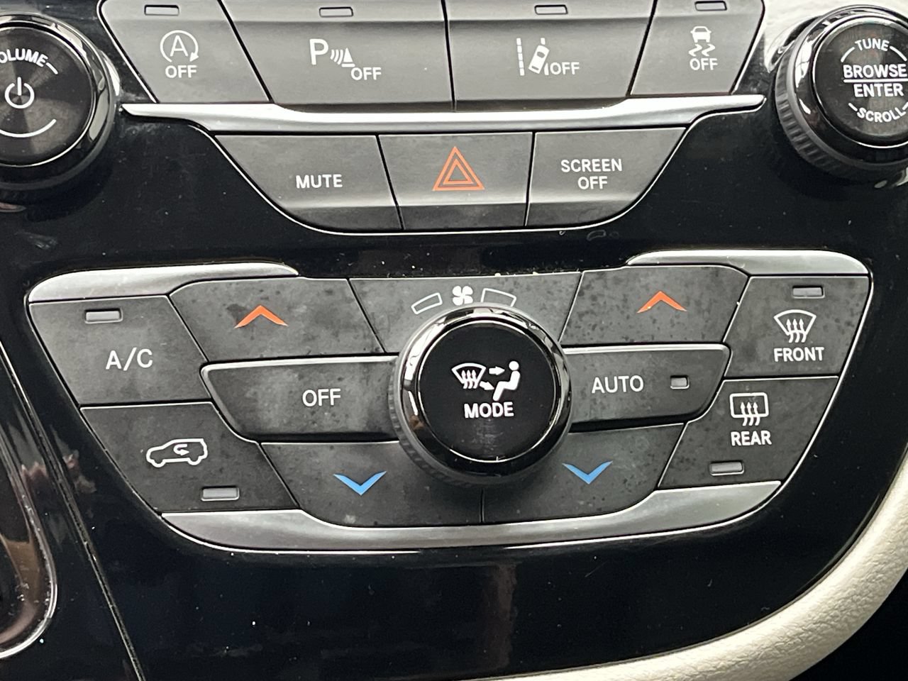 Used 2024 Chrysler Pacifica Touring-L FWD image 21