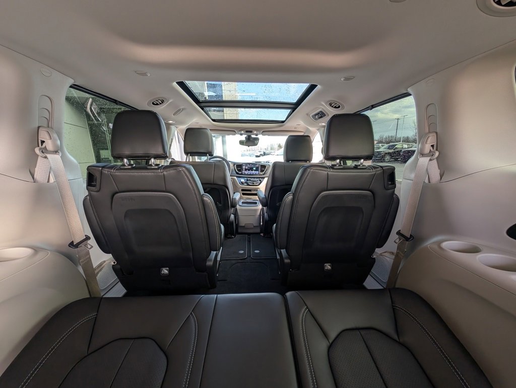 Used 2024 Chrysler Pacifica Touring-L w/ Road Tripper Package image 19