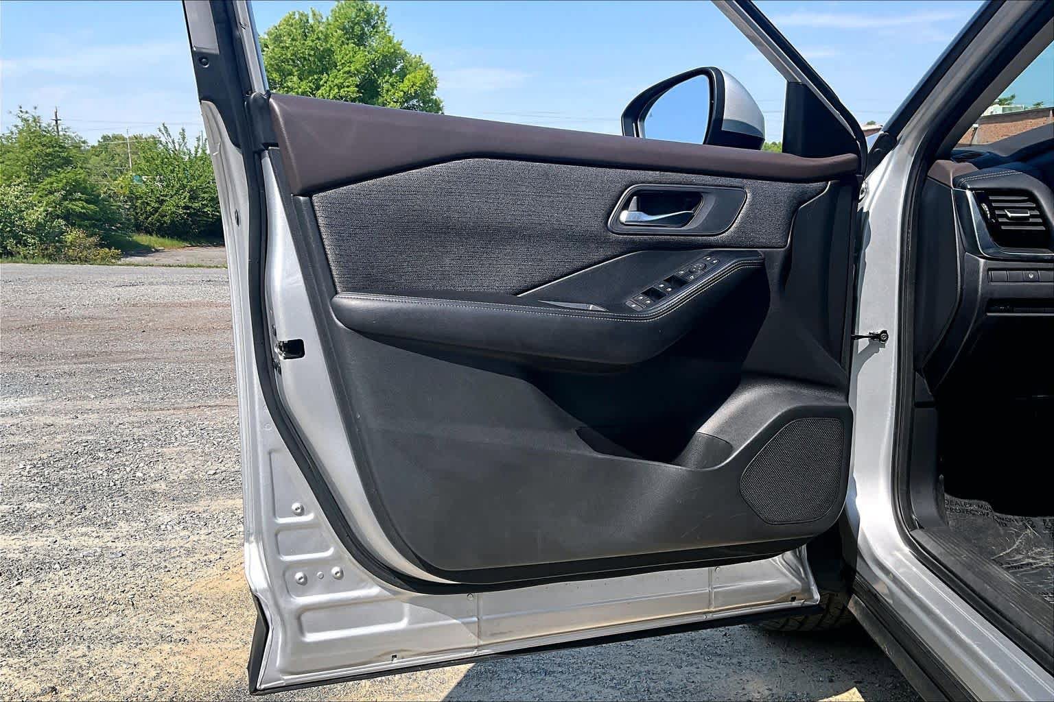 Used 2022 Nissan Rogue SV FWD image 22