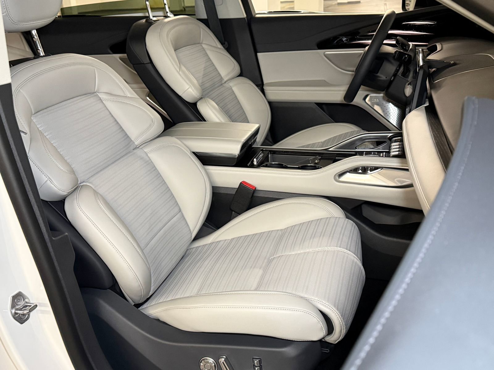 New 2026 Lincoln Nautilus Reserve AWD/4WD image 14