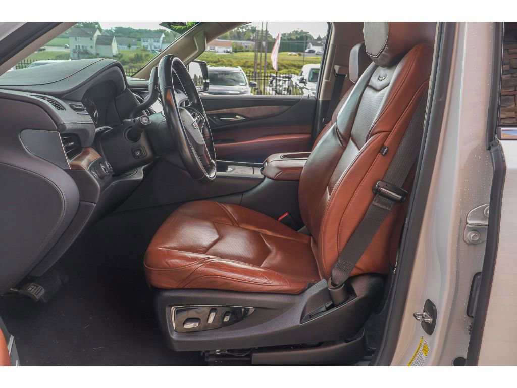 Used 2019 Cadillac Escalade Luxury image 10
