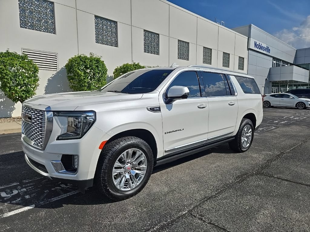 Used 2023 GMC Yukon XL Denali AWD/4WD image 2