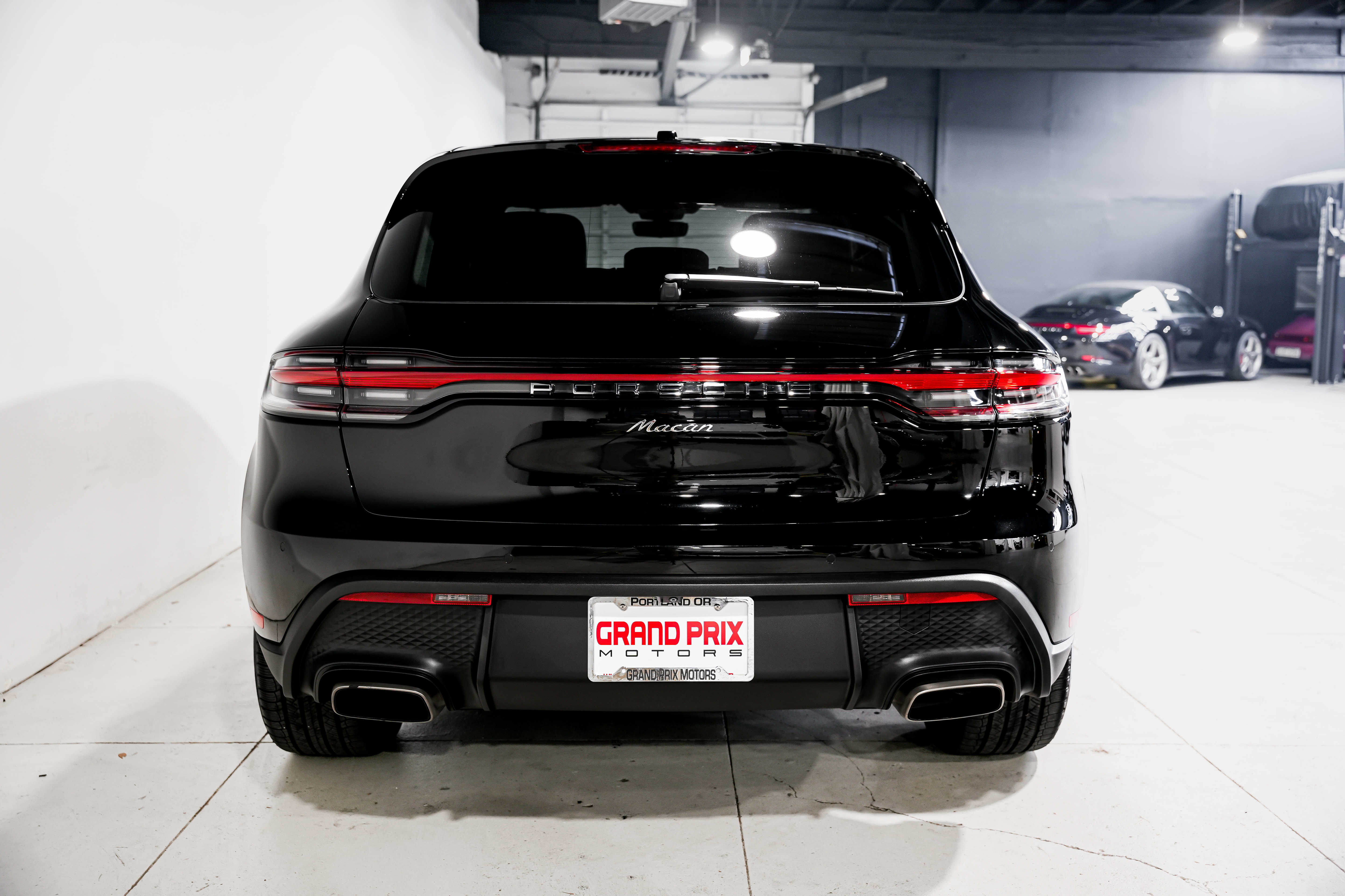 Used 2024 Porsche Macan image 4