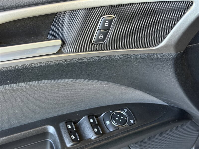 Used 2018 Ford Fusion SE w/ Fusion SE Technology Package FWD image 15
