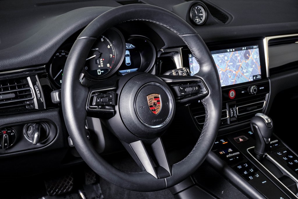 Certified 2025 Porsche Macan image 18