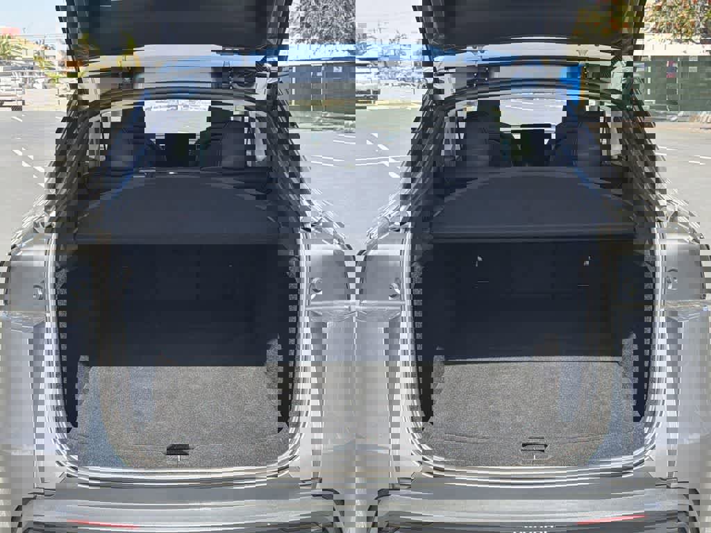 Used 2026 Tesla Model Y AWD image 33