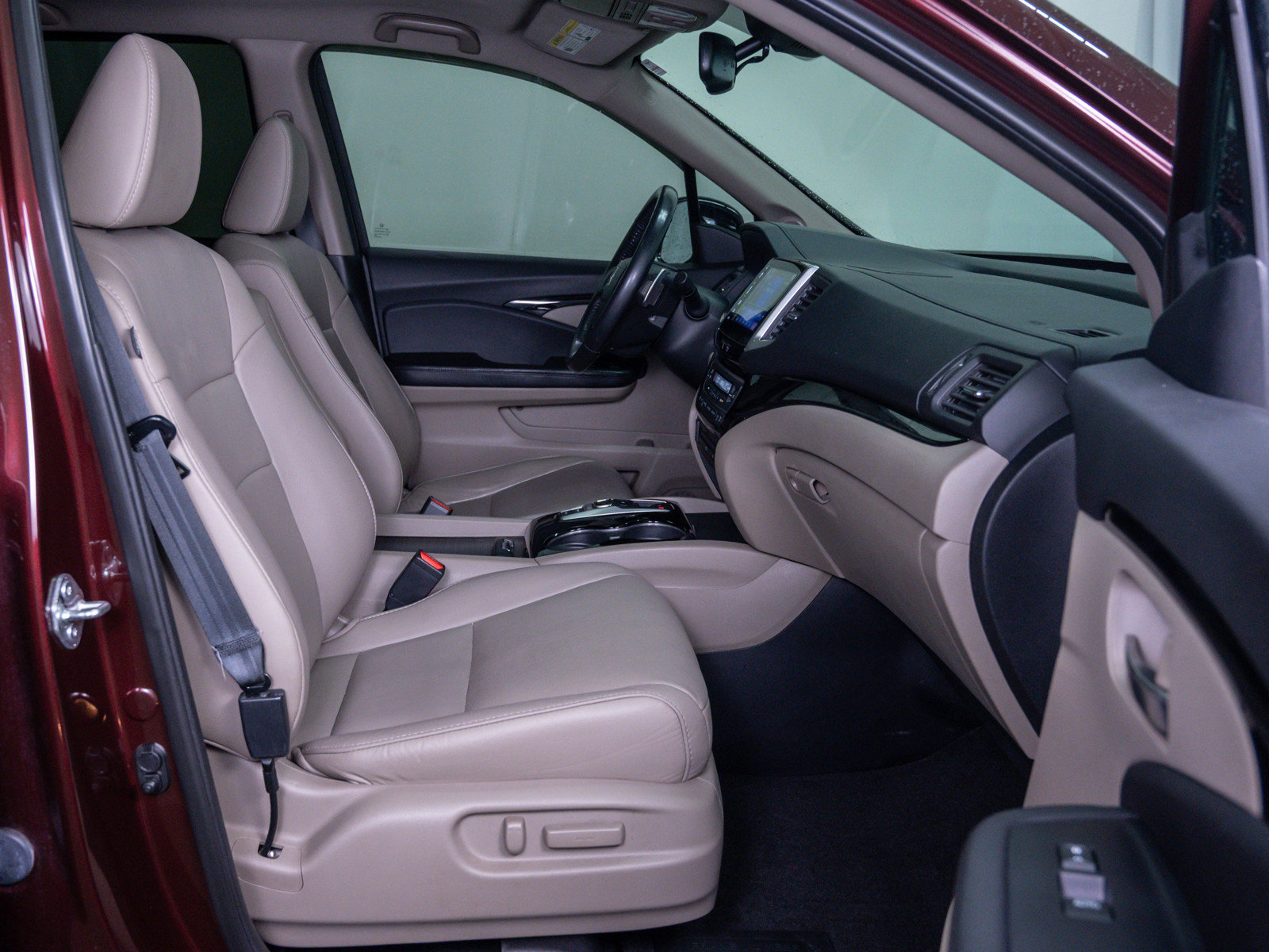 Used 2018 Honda Pilot Touring image 11