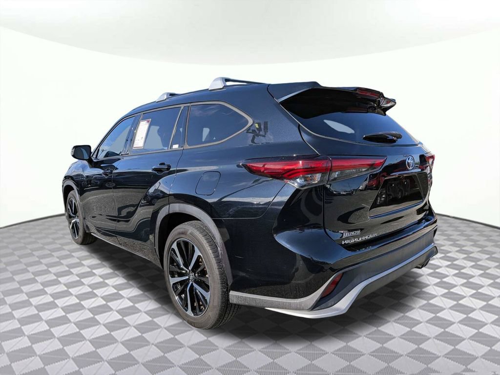 Used 2021 Toyota Highlander XSE FWD image 4