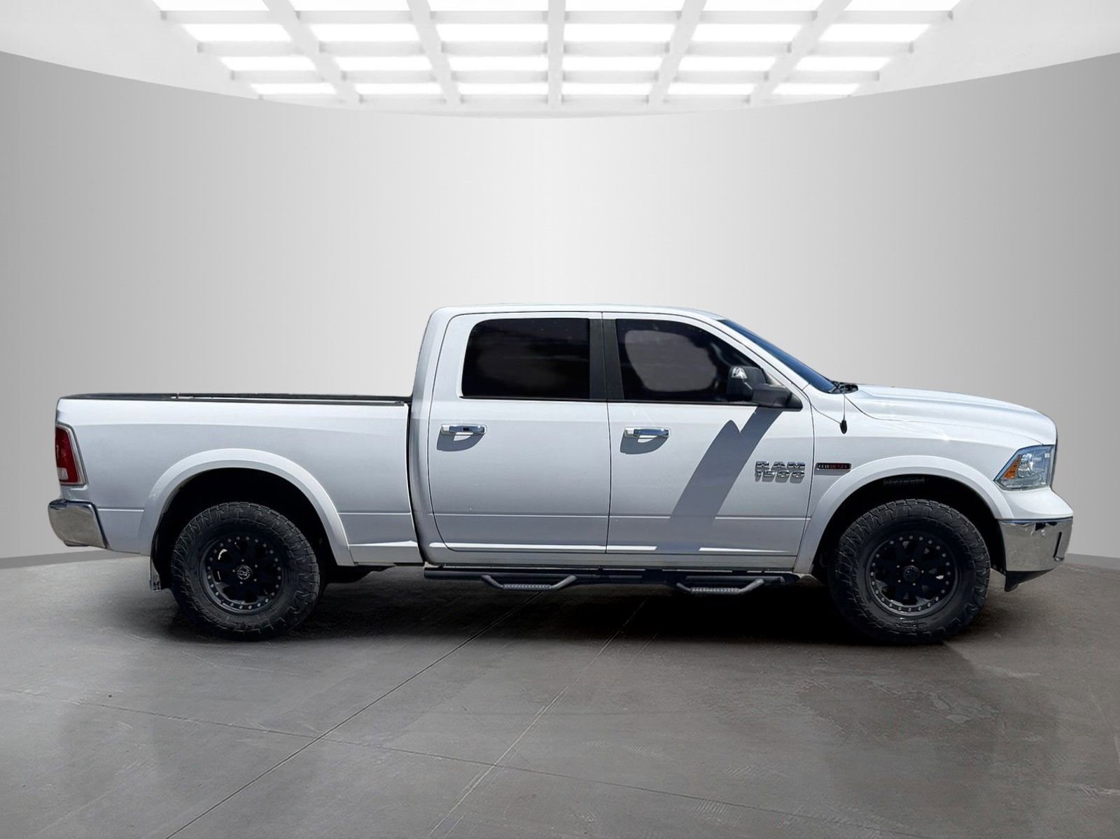 Used 2015 RAM 1500 Laramie w/ Convenience Group AWD/4WD image 4