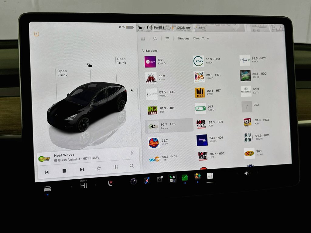 Used 2024 Tesla Model Y Long Range AWD/4WD image 23