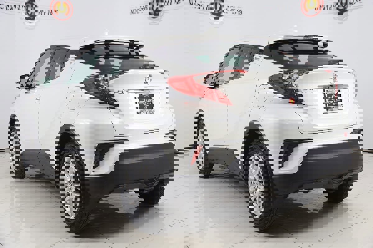 Used 2021 Toyota C-HR LE image 4