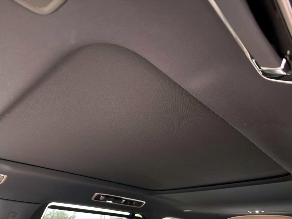 New 2025 Land Rover Range Rover Long Wheelbase SE image 20