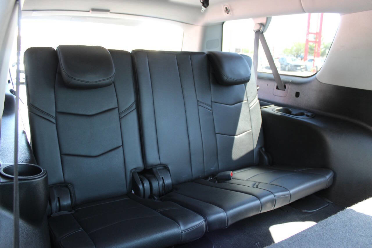 Used 2018 Cadillac Escalade ESV Luxury AWD/4WD image 12