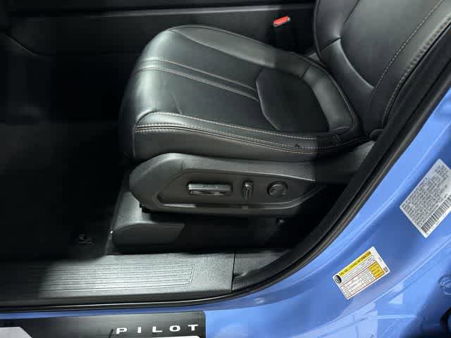 Used 2025 Honda Pilot TrailSport image 24