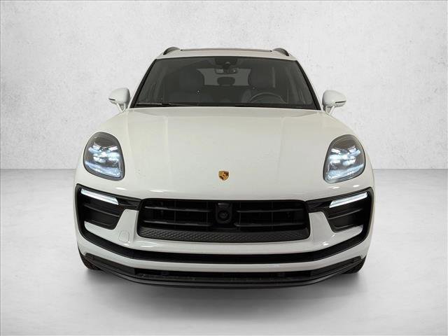 Certified 2025 Porsche Macan image 7