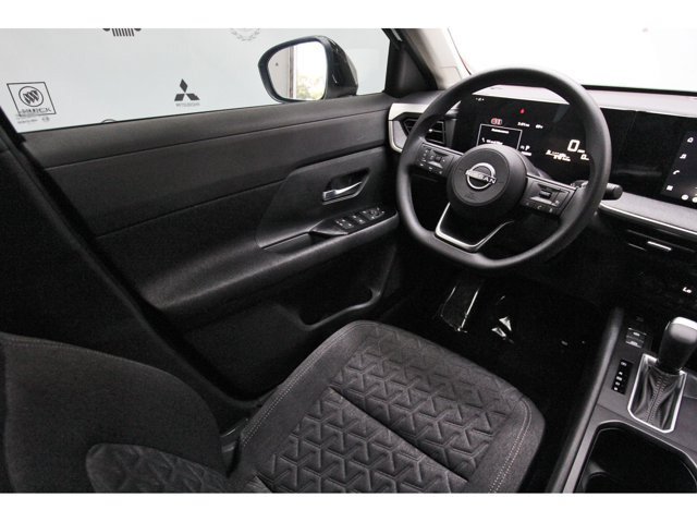 Used 2026 Nissan Kicks SV w/ SV Premium Package FWD image 8