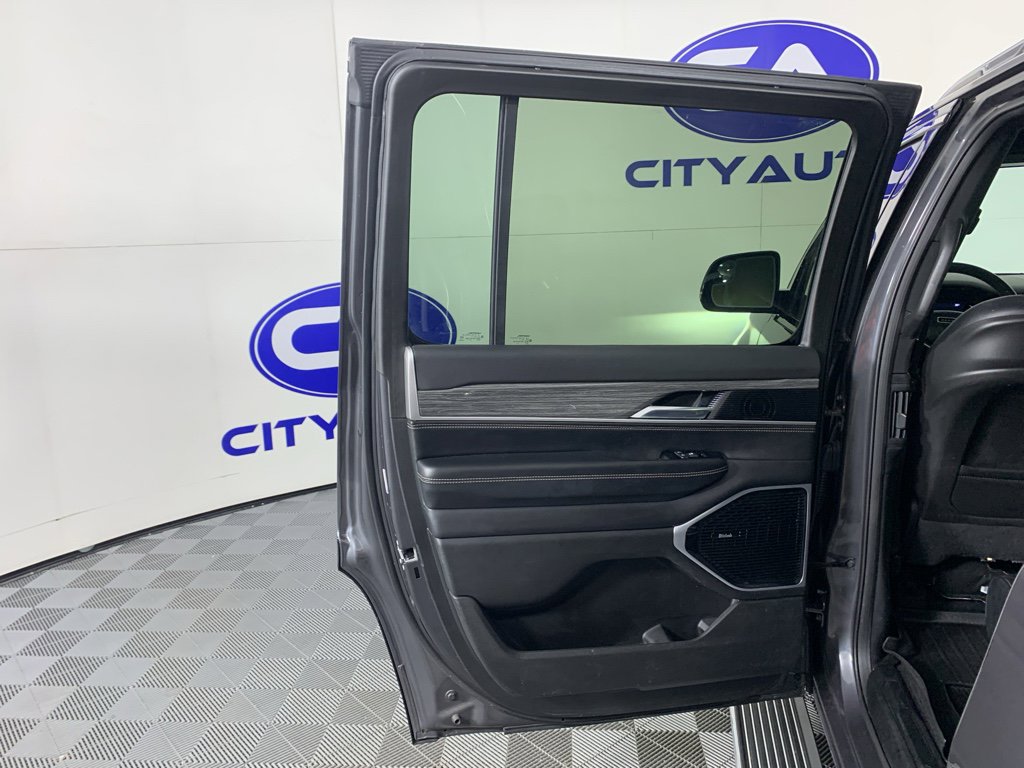 Used 2022 Jeep Wagoneer Series III w/ Premium Group I image 31